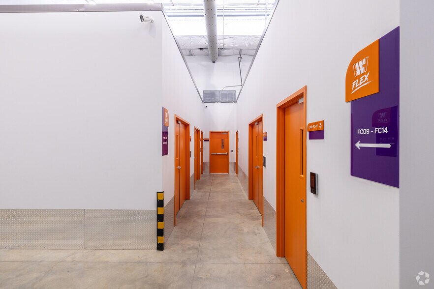 More Photos Of 1027 Outpost Dr, Conroe Showroom For Lease