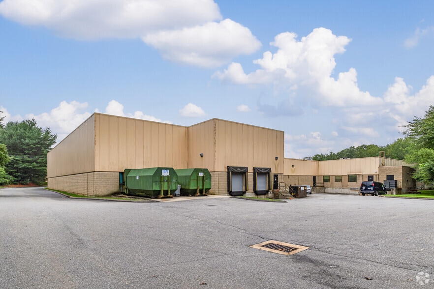 More Photos Of 15 Forest Pky, Shelton Light Manufacturing For Lease