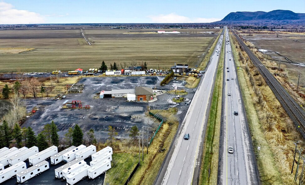 More Photos Of 77 Boul Sir-Wilfrid-Laurier, Saint-Basile-le-Grand General Retail For Lease