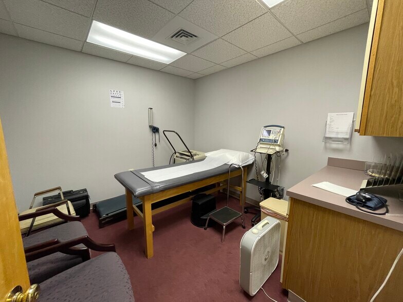More Photos Of 11340 Pembrooke Sq, Waldorf Medical For Sale