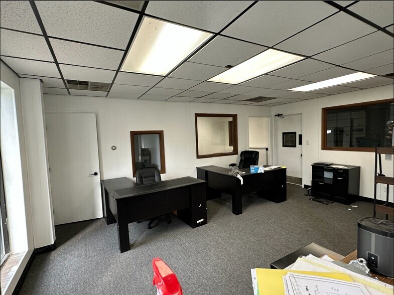 More Photos Of 958 Lincolnway, South Bend General Retail For Sale