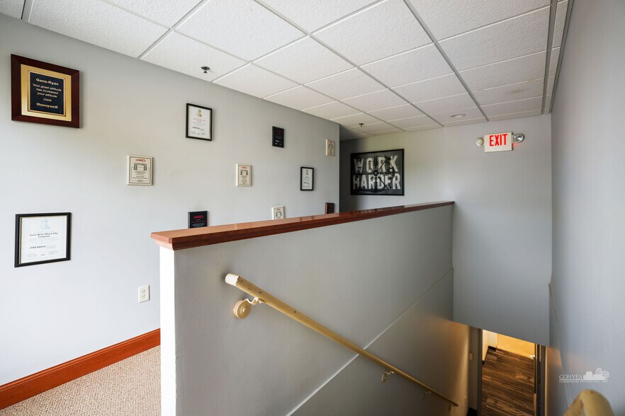 More Photos Of 2200 W Highway 13 W, Burnsville Warehouse For Lease