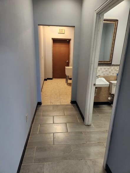 More Photos Of 9730 Southwest Fwy, Houston Freestanding For Lease