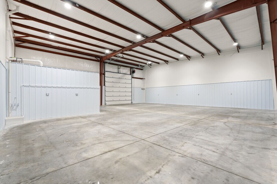 More Photos Of 331 1st Avenue, Shepherdsville Warehouse For Lease