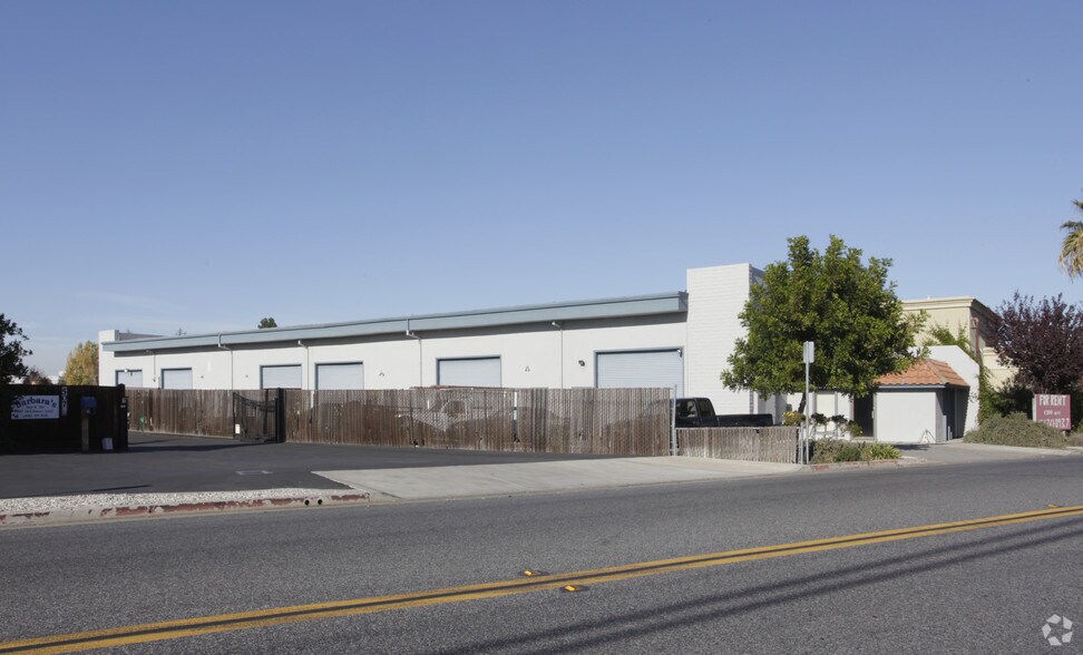 More Photos Of 529 McGlincey Ln, Campbell Warehouse For Lease