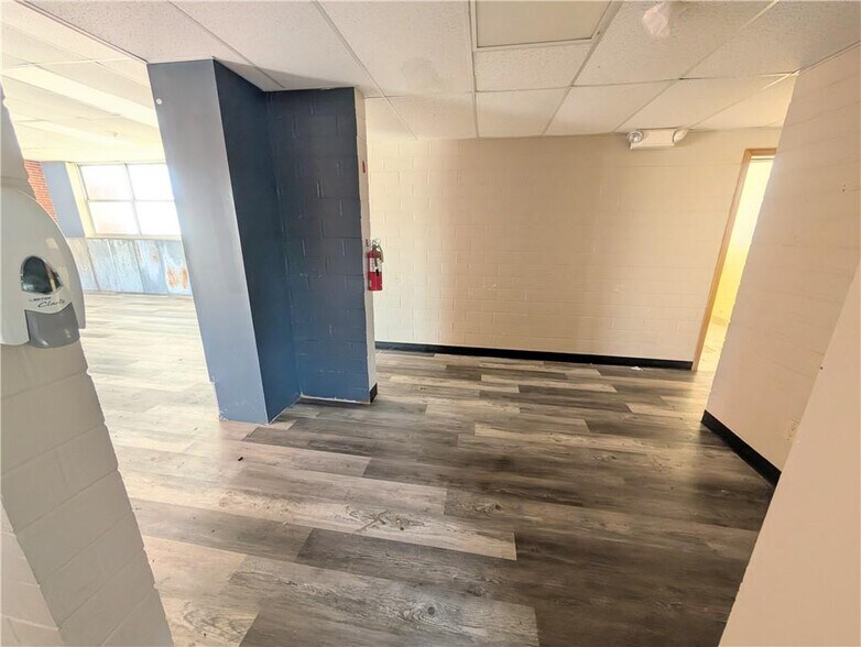 More Photos Of 910 New York St, Humboldt Freestanding For Sale