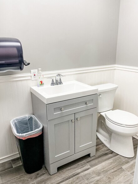 More Photos Of 1050 Hallock Ave, Port Jefferson Medical For Lease