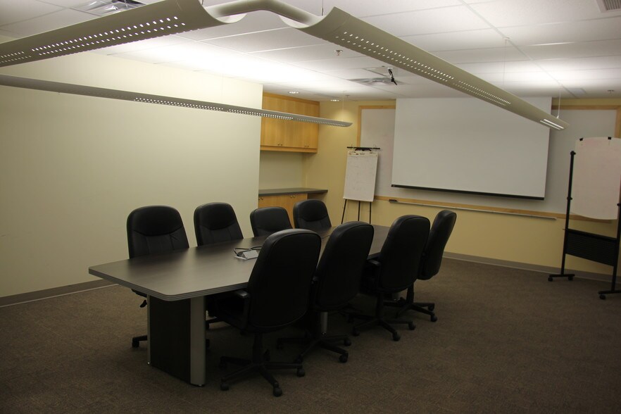 More Photos Of 9452 51 Av NW, Edmonton Office For Lease