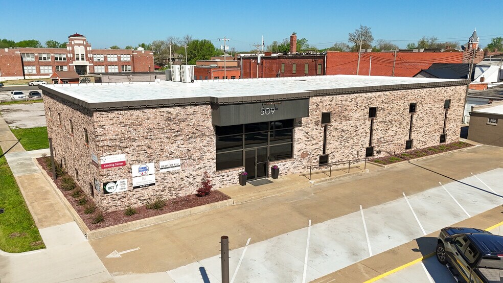 More Photos Of 509 - 511 W. Rollins, Moberly Office For Lease