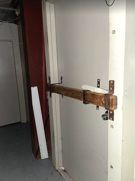 More Photos Of 510 E Main St, Atlanta Convenience Store For Sale