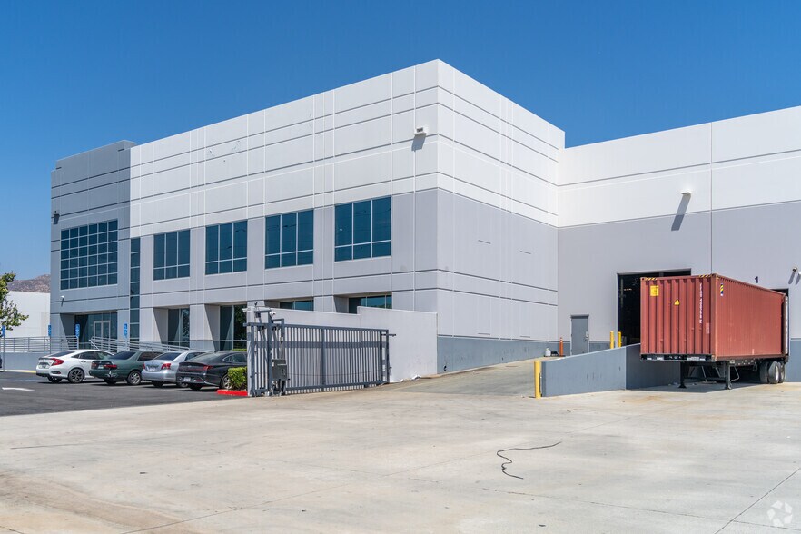 More Photos Of 2358 Cottonwood Ave, Riverside Warehouse For Lease