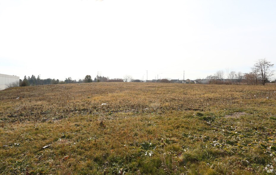 More Photos Of 2601 Commerce Dr, Libertyville Land For Lease