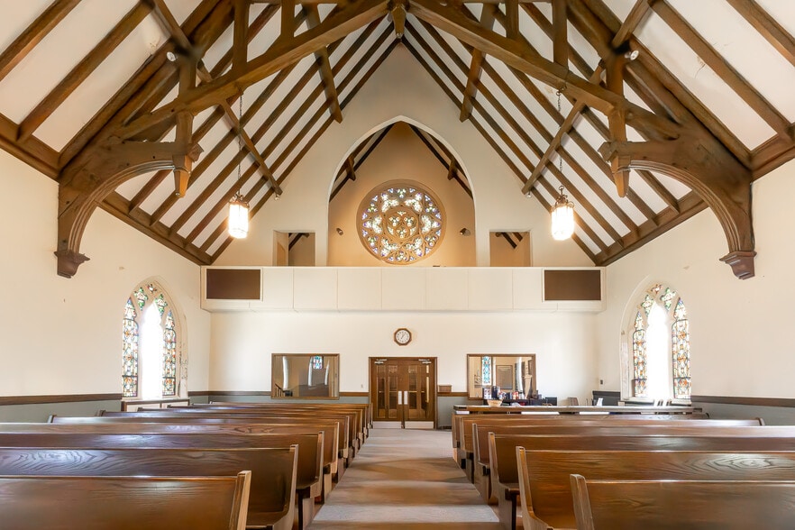 More Photos Of 309 N Broad St, Grove City Religious Facility For Sale