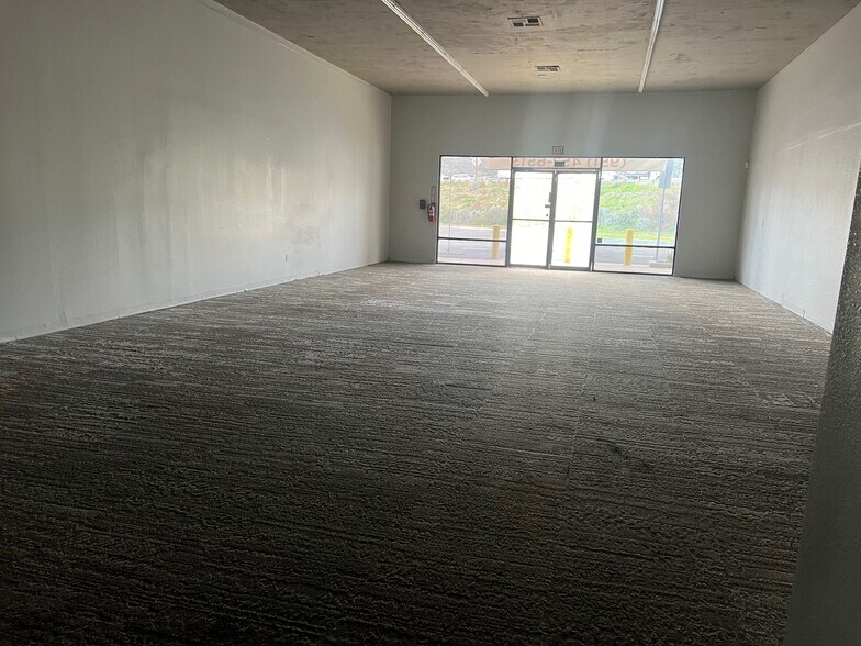 More Photos Of 271-293 San Jacinto River Rd, Lake Elsinore Freestanding For Lease