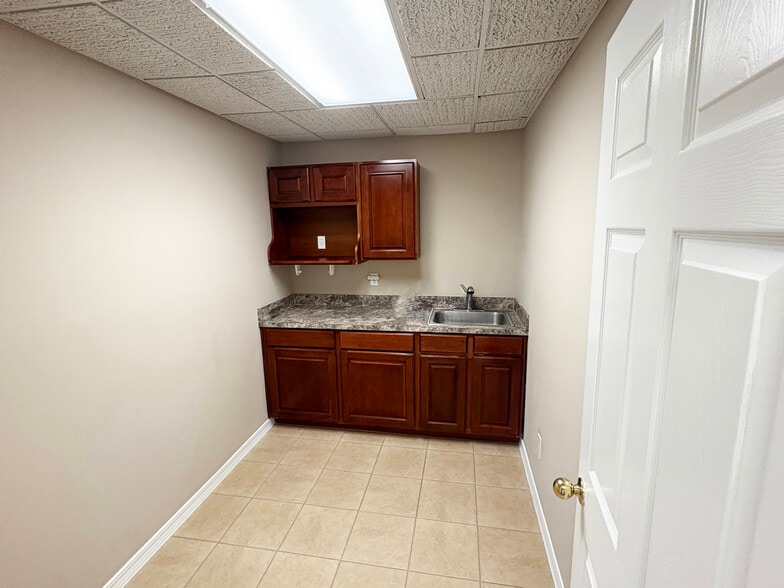 More Photos Of 3840 Williamsburg Park Blvd, Jacksonville Office For Sale