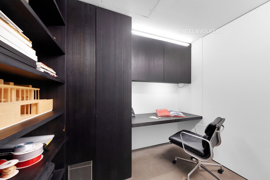 More Photos Of 543-545 W 25th St, New York Loft Creative Space For Sale