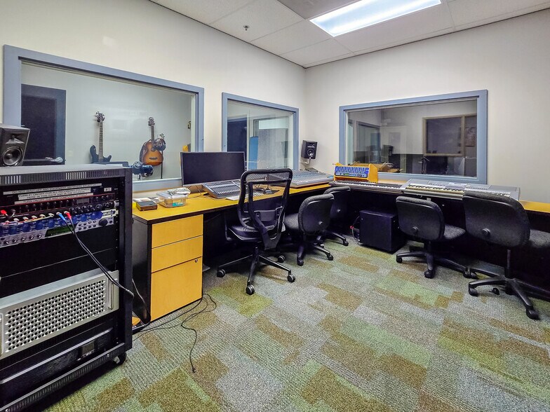 More Photos Of 2810 S US Highway 1, Fort Pierce General Retail For Sale