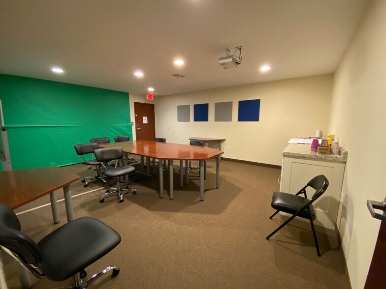 More Photos Of 117 N Gold Dr, Robbinsville Loft Creative Space For Lease