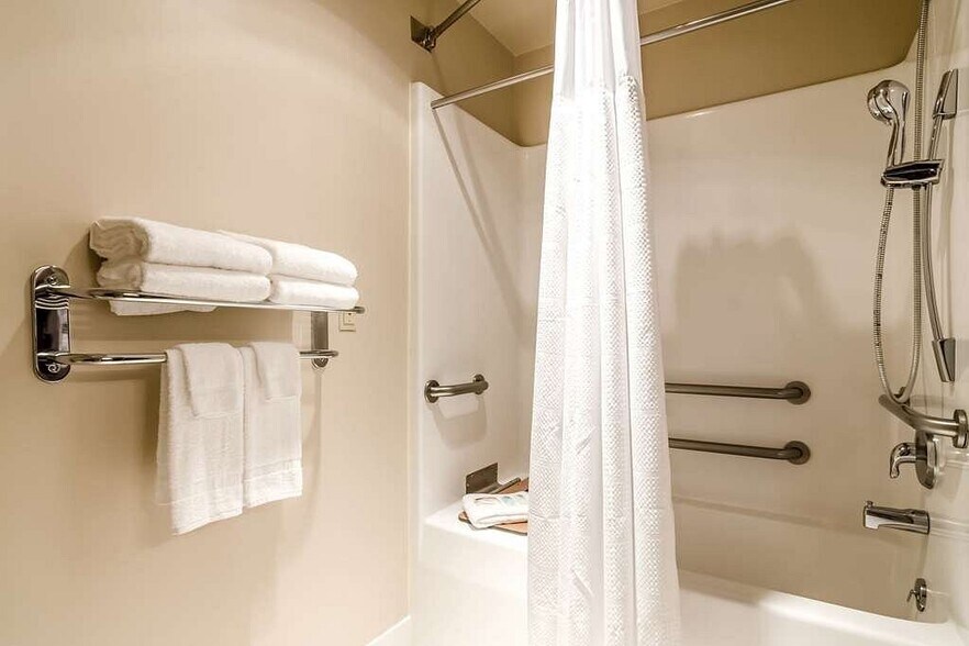 More Photos Of 1420 W 3rd St, Alliance Hotel For Sale