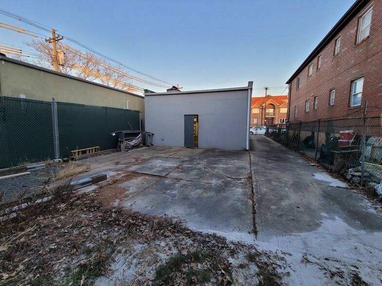 More Photos Of 2006 125th St, College Point Warehouse For Lease