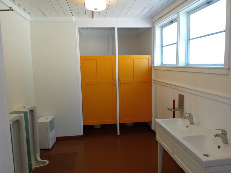 More Photos Of 80304 Old Lorane Hwy, Eugene Lodge Meeting Hall For Sale