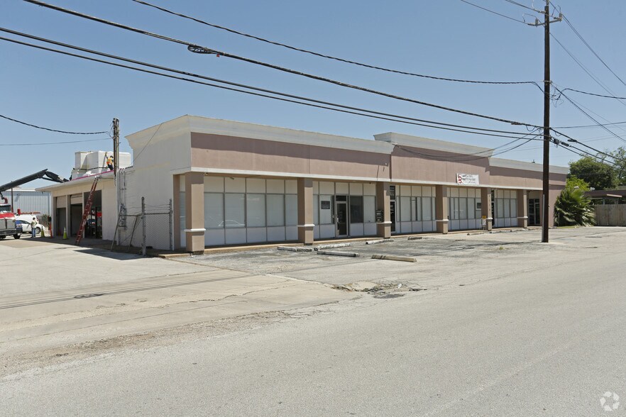 Primary Photo Of 5108-5112 Ashbrook Dr, Houston Freestanding For Lease