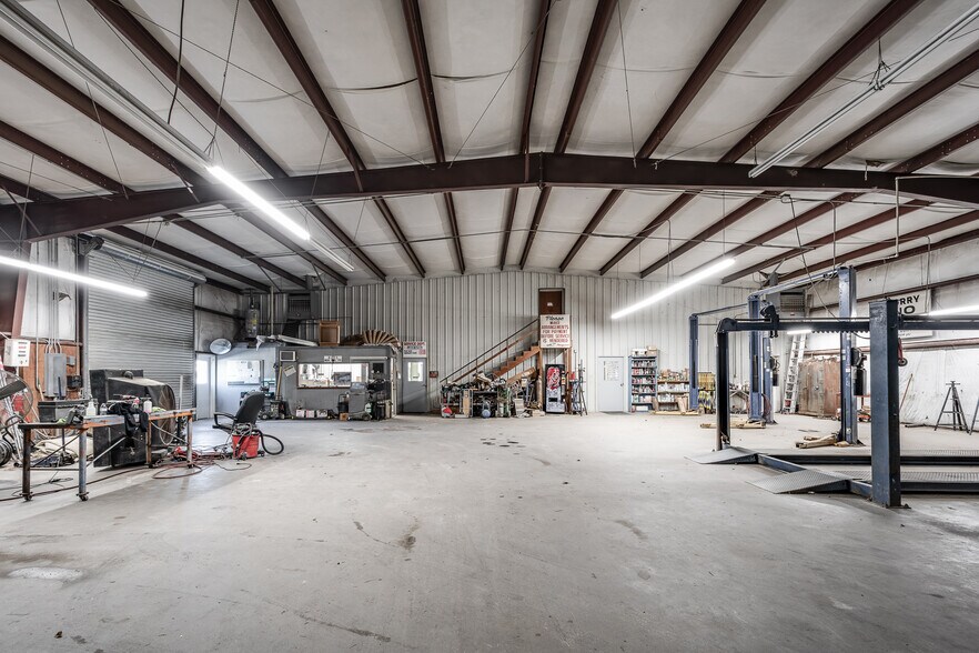 More Photos Of 1617 W Church St, Livingston General Retail For Sale