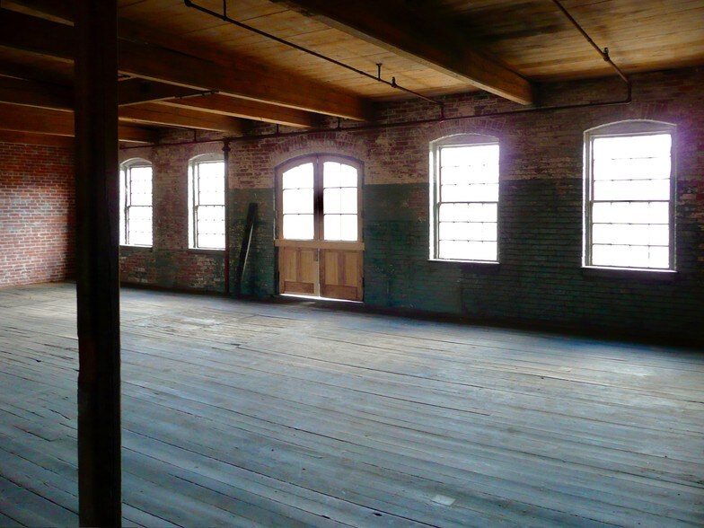 More Photos Of 146 Mendon St, Uxbridge Loft Creative Space For Lease