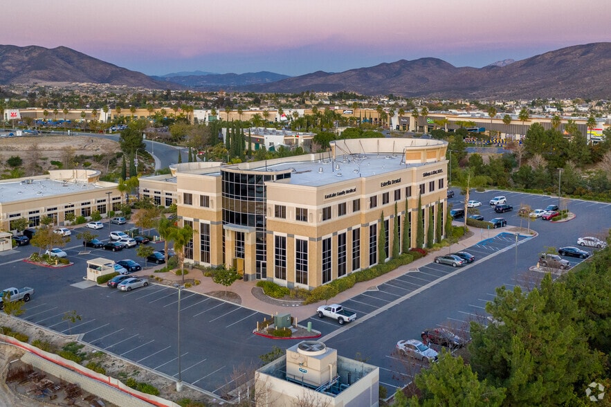 More Photos Of 2452 Fenton St, Chula Vista Medical For Lease
