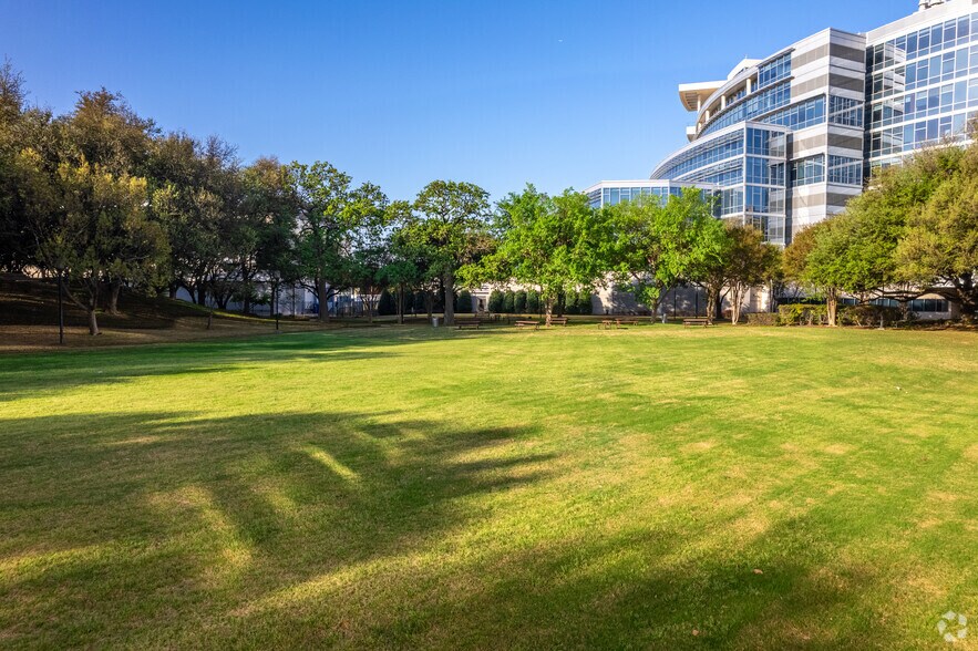 More Photos Of 411 N Washington Ave, Dallas Office For Sale