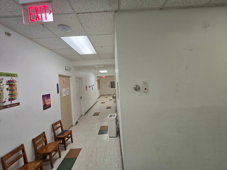 More Photos Of 2966 Crompond Rd, Yorktown Heights Schools For Lease