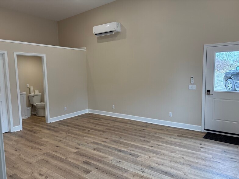 More Photos Of 01821 73rd St, South Haven Warehouse For Lease