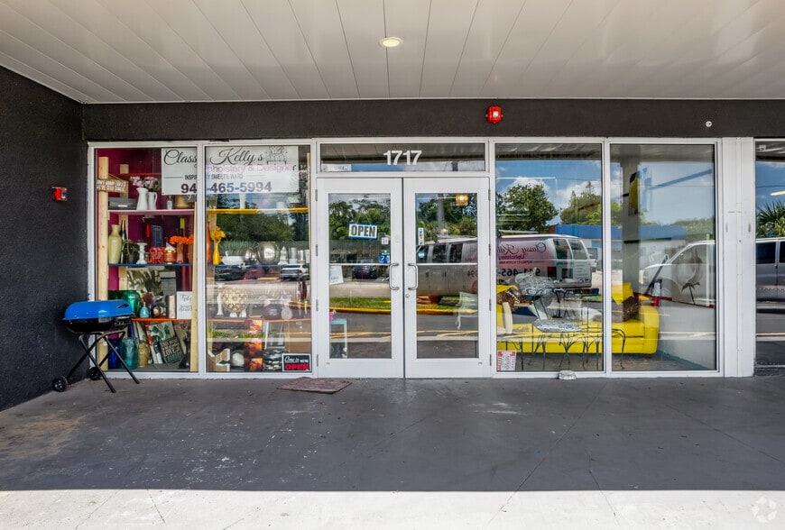 More Photos Of 1717-1721 9th St W, Bradenton Freestanding For Lease
