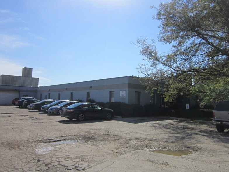 Primary Photo Of 825 Seegers Rd, Des Plaines Warehouse For Sale