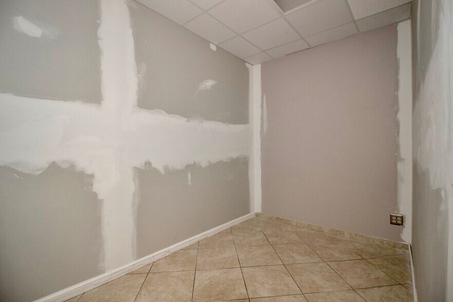 More Photos Of 285 N Main St, Troutman General Retail For Lease