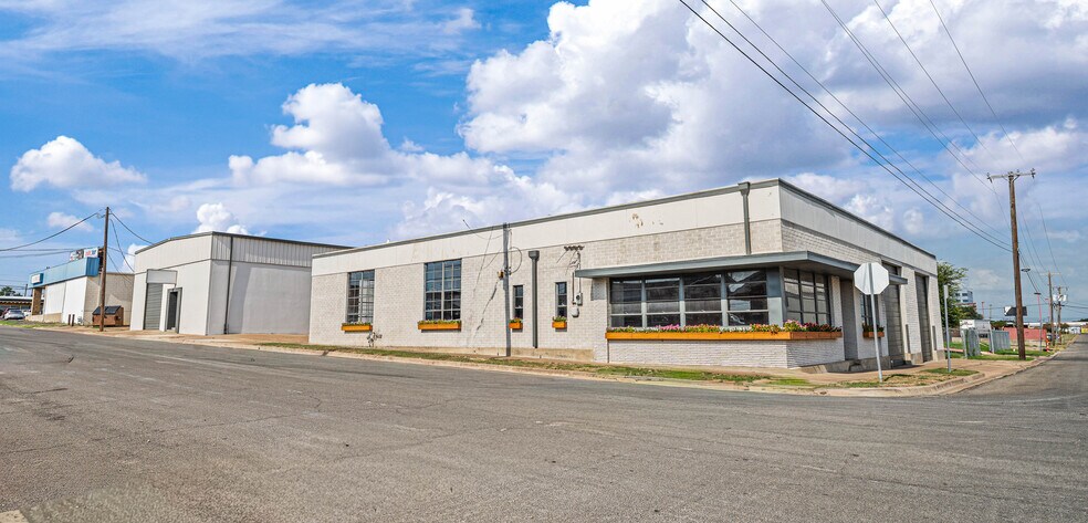 Primary Photo Of 4520 Fort Ave, Waco Warehouse For Sale