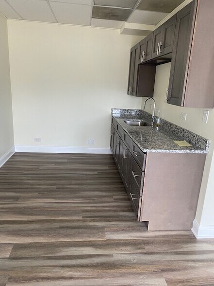 More Photos Of 3401 W Lawrence Ave, Chicago Office For Lease