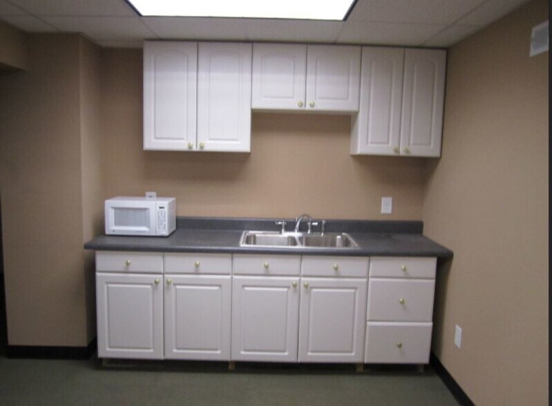 More Photos Of 335-337 McMillan St, Fayetteville Warehouse For Sale