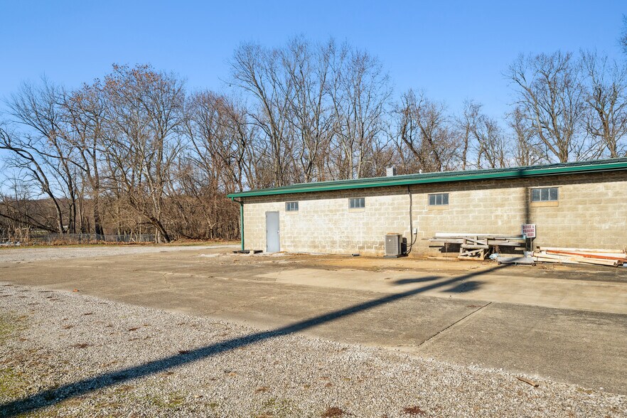 More Photos Of 15 Walnut St, Coshocton Warehouse For Sale