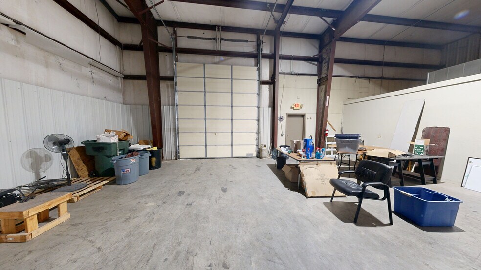 More Photos Of 413 Albano Dr, Springdale Warehouse For Lease