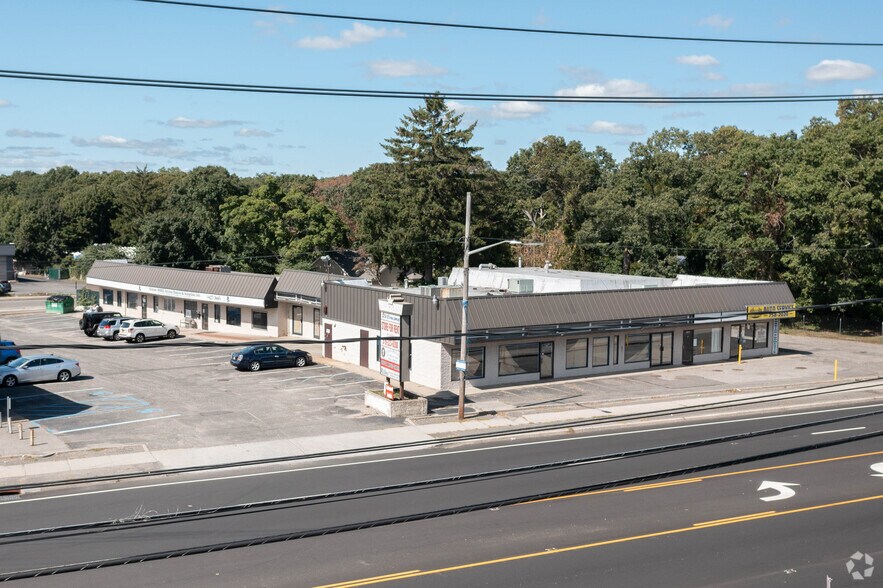 More Photos Of 646 Route 112, Patchogue Unknown For Lease