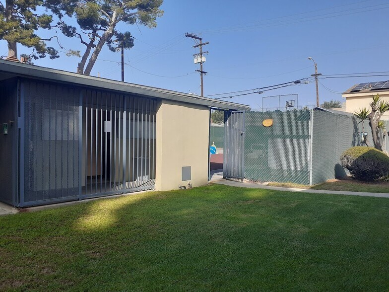 More Photos Of 5840 La Tijera Blvd, Los Angeles Schools For Lease