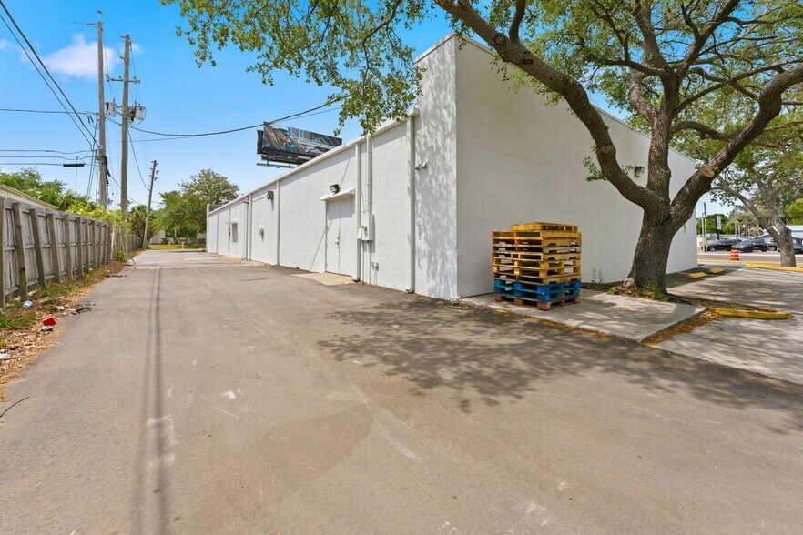 More Photos Of 4801 66th St N, Kenneth City General Retail For Sale