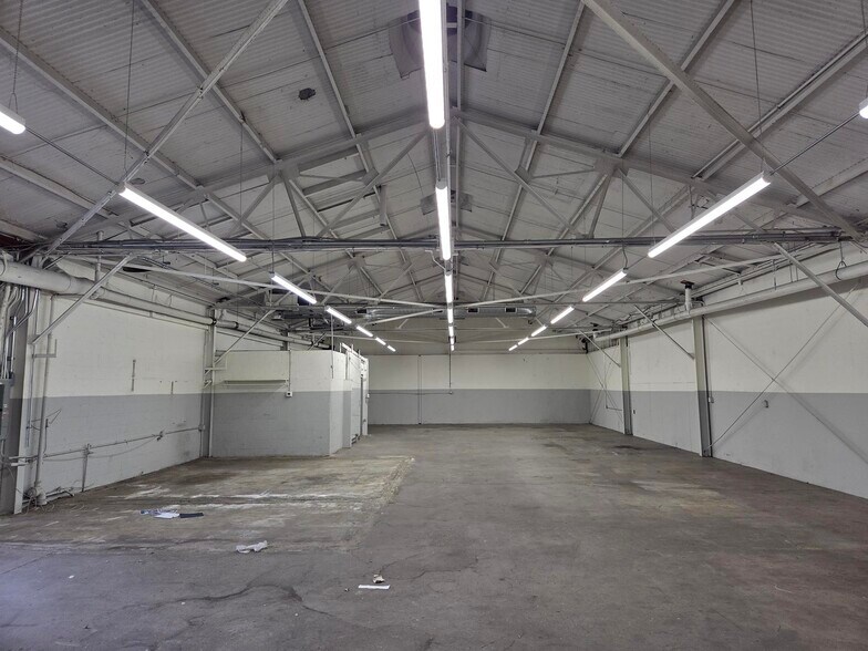 More Photos Of 1120-1208 W Isabel St, Burbank Warehouse For Lease