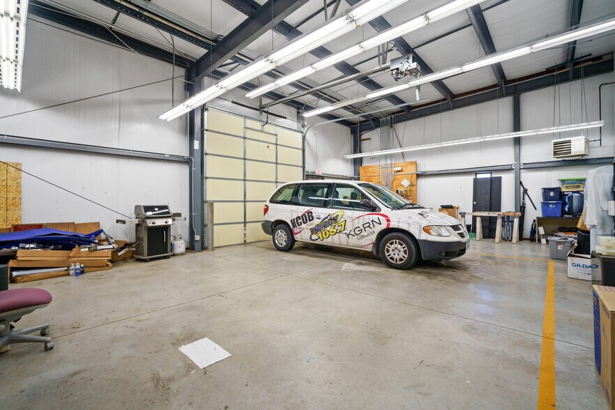 More Photos Of 1801 N 13th Ave E, Newton Flex For Lease