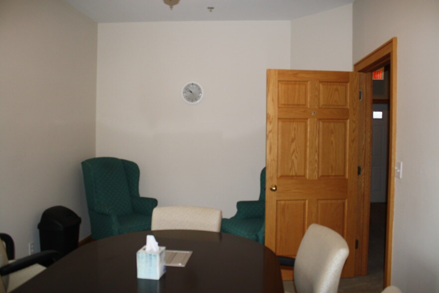 More Photos Of 6110 N Port Washington Rd, Milwaukee Office For Lease
