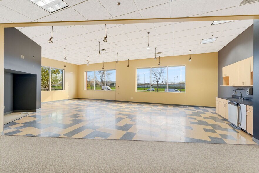 More Photos Of 2016-2020 E 28th St, Minneapolis Research And Development For Lease