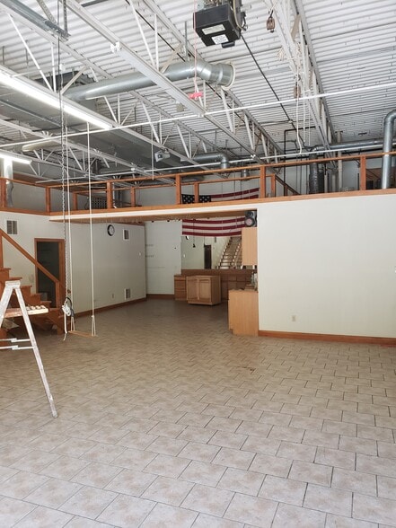 More Photos Of 37 Lark Industrial Pky, Greenville Warehouse For Sale