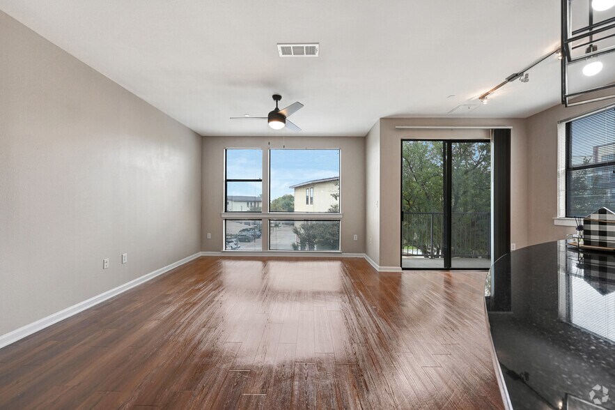 More Photos Of 251 Town Center Ln, Keller Apartments For Lease