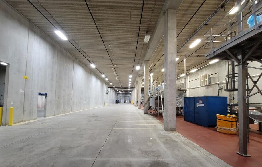 More Photos Of 320 W Gridley Rd, Gridley Warehouse For Sale